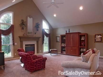 Great Room
						:
						Gas fireplace and Vaulted Ceiling