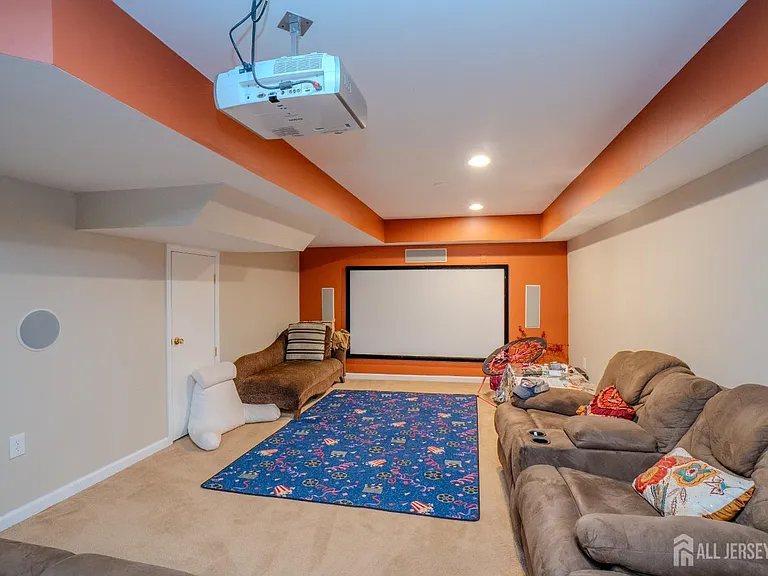 61 Amherst Way — Photo 44