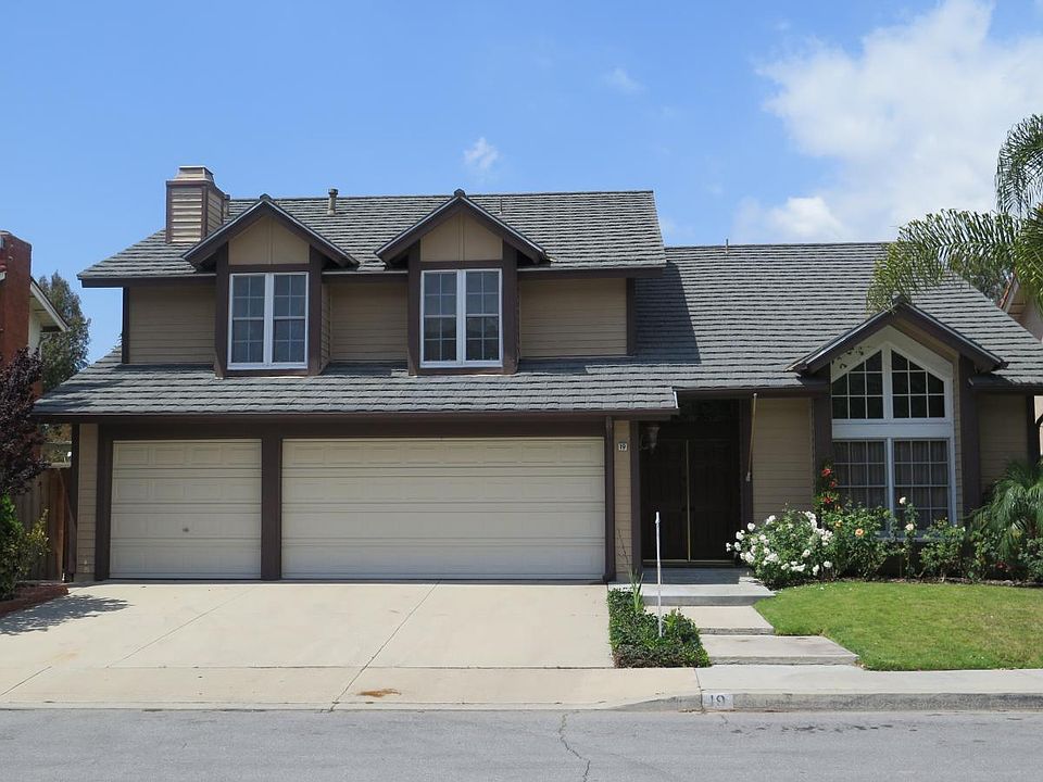 Beautiful located in a quiet neighborhood, right across from