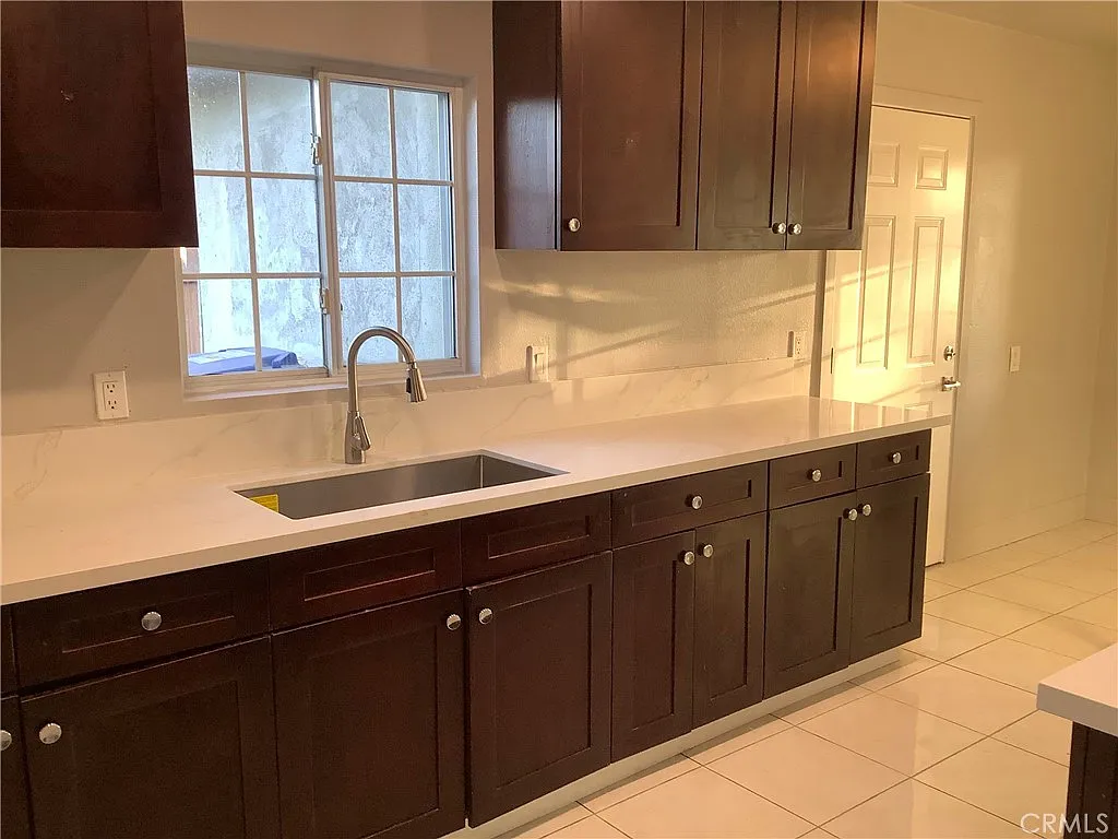 3 bed, 1200 sqft, $4,000 — Photo 4