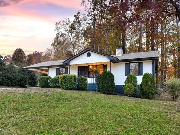 1772 Pine Grove Dr, Asheboro, NC 27205