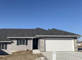1112 W Meadow Ridge Rd, Norfolk, NE 68701