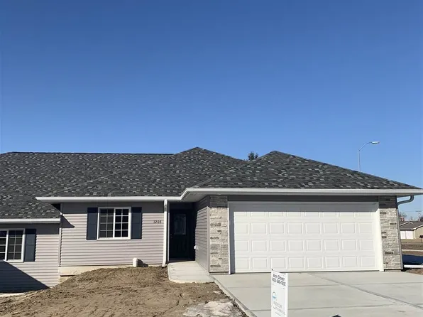 1112 W Meadow Ridge Rd, Norfolk, NE 68701