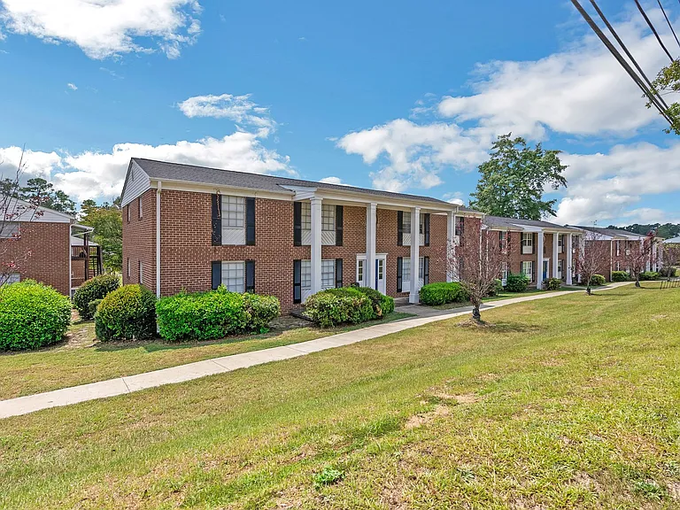 Parkview Apartments & Townhomes — Photo 14