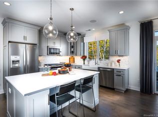 9 E Cross Trl #142, Danbury, CT 06810