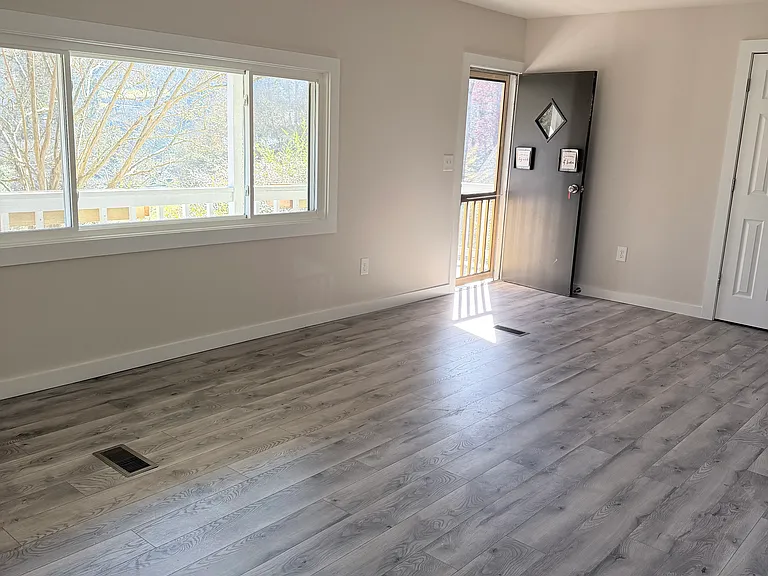 111 Maple St — Photo 9