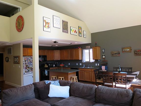 3rd image of 1140 Lassen View Dr