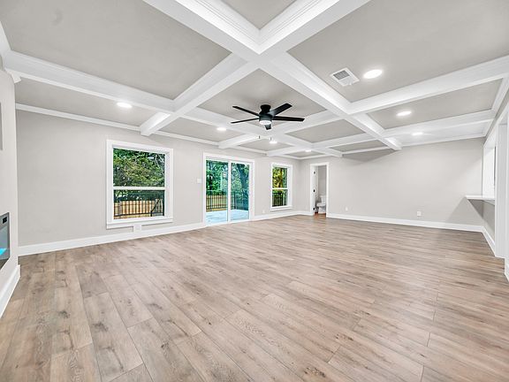 4th image of 831 Glen Arbor Dr