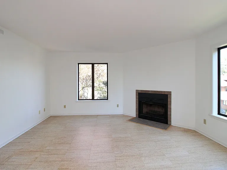 1320 SW Hall St #202 — Photo 8
