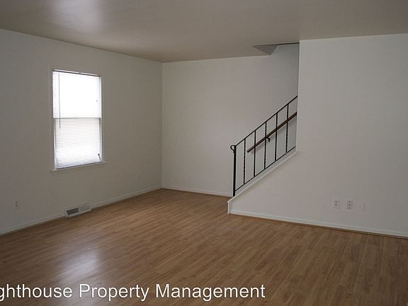5th image of 989 McCarty St NW