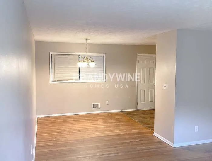1357 Heather Cir — Photo 6