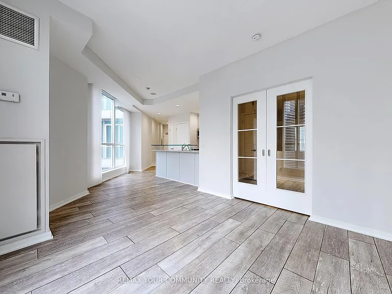 208 Queens Quay St W #2212 — Photo 3