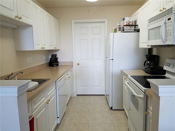 2nd image of 5295 Brookemonte Cir