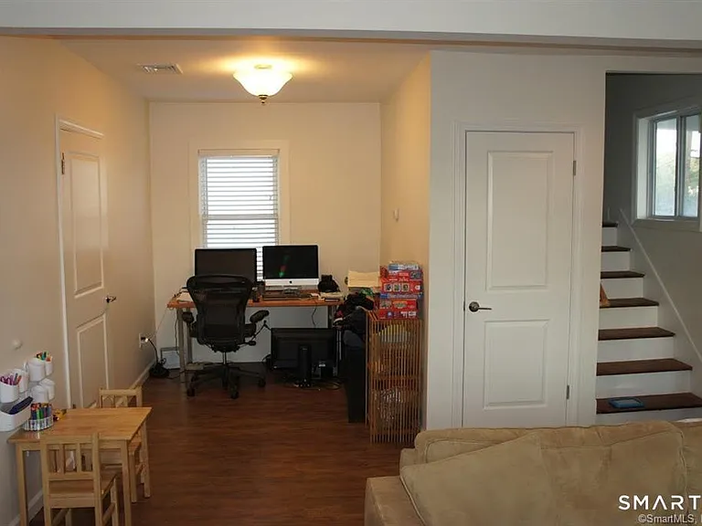 16 Manor St #B — Photo 4