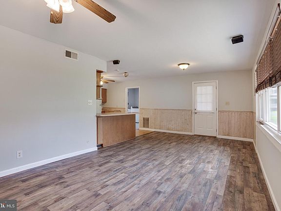 2nd image of 464 Lake Dr