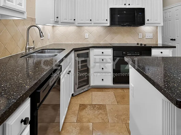 2122 Clear Lake Rd — Photo 2