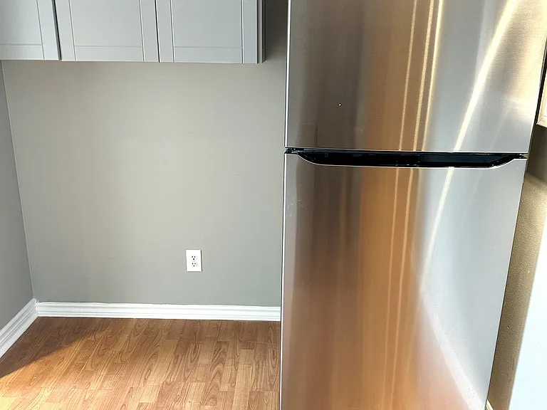 116 Rexway Dr E — Photo 16