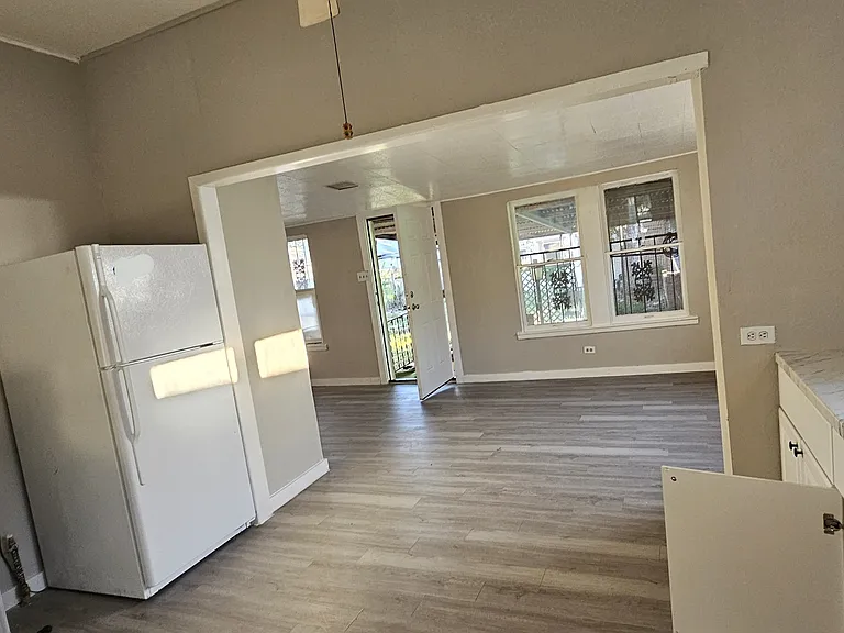 120 Chicago Blvd — Photo 1
