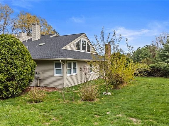 2nd image of 5 Ascot Ln #5