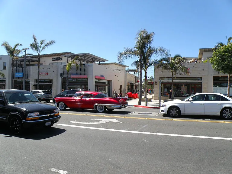 637 Manhattan Beach Blvd — Photo 15