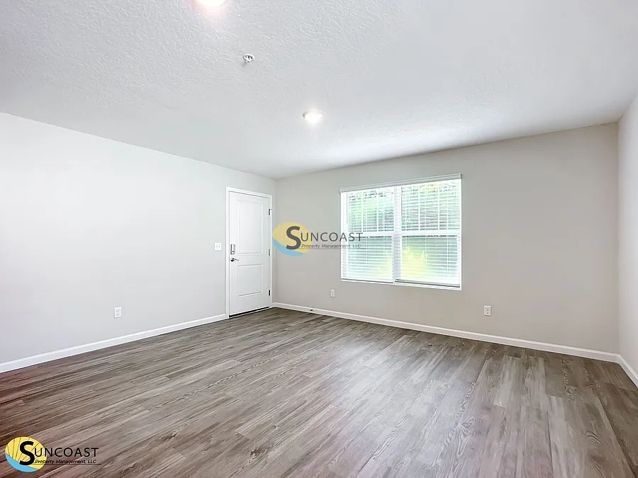 Modern 2-Bedroom in Gentle Woods! — Photo 4