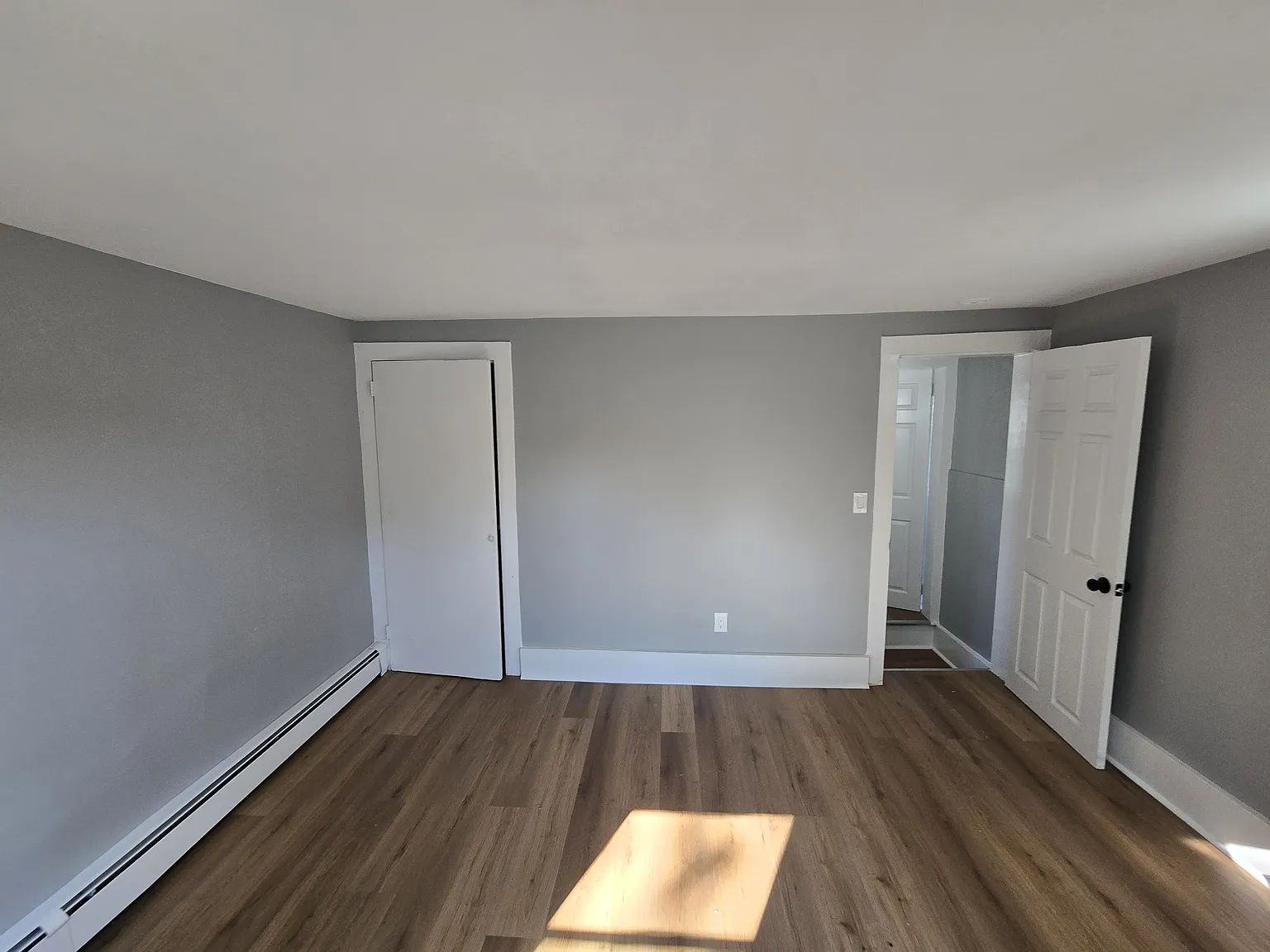 3 bed, 1100 sqft, $1,950 — Photo 1
