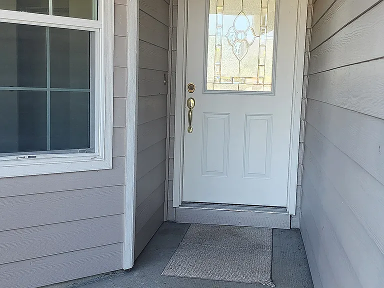 1667 Wendy St NE — Photo 2