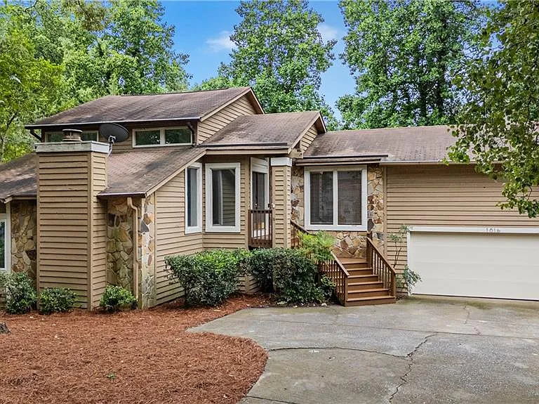 1016 Muirfield Dr — Photo 1