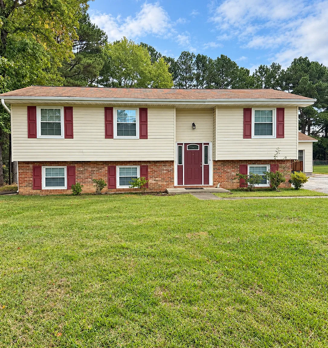 6 bed, 3143 sqft, $2,800 — Photo 1