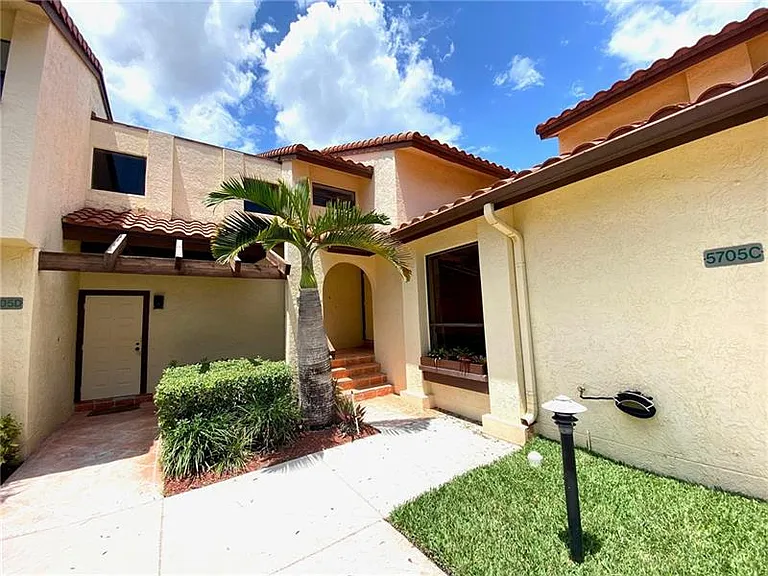 5705 Fox Hollow Dr — Photo 100