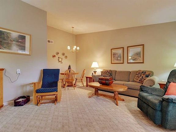 4th image of 2743 Colonial Dr #212