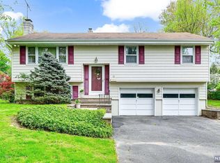 12 Cascade Ave, Park Ridge, NJ 07656