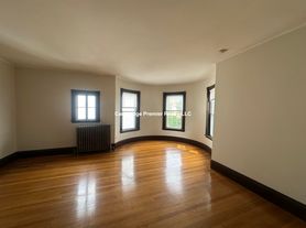 72 Thurston St