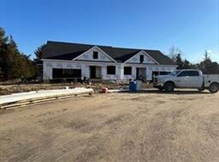 12 Hayley Cir, Rochester, MA 02770