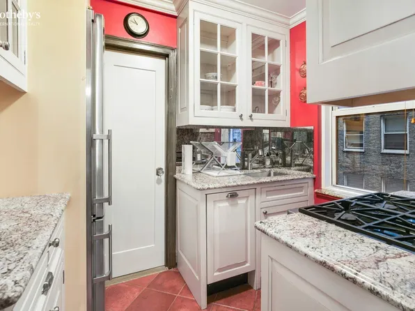 321 East 43rd Street image 5 of 12