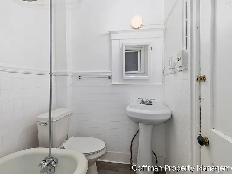 1545 Queen Ave NE — Photo 16