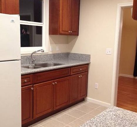 2nd image of 2533 Roosevelt Ave