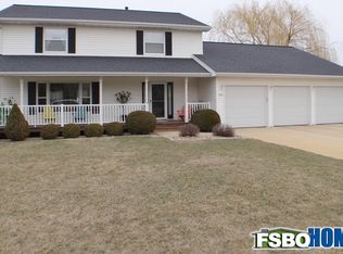 200 Landau St, Robins, IA 52328