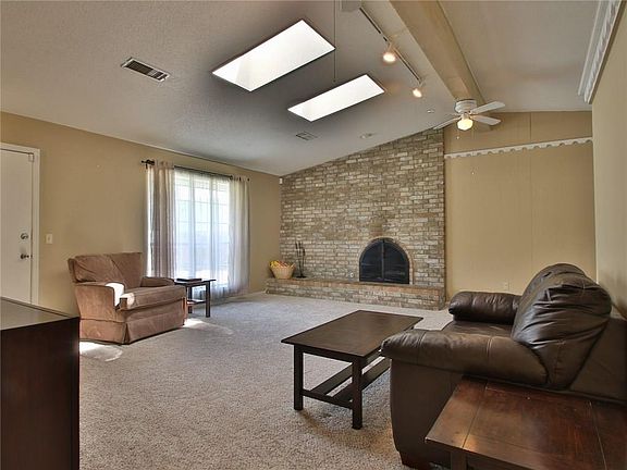 5th image of 500 N Sweetgum Ave