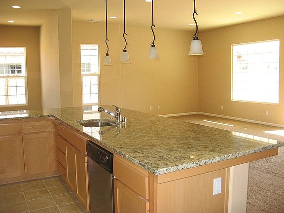 4th image of 942 Vista Cerro Dr
