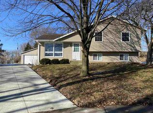 3959 Valdez Dr, Waterloo, IA 50701