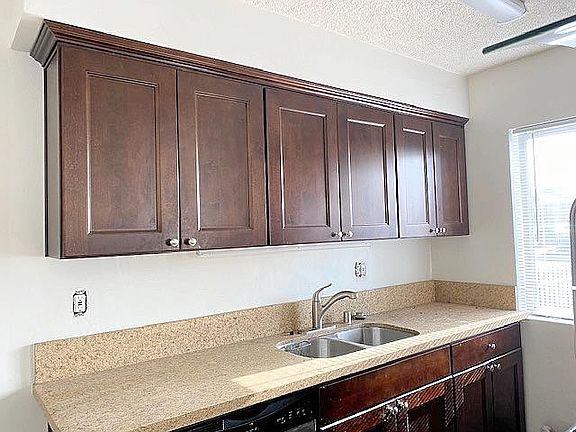 3rd image of 2301 Ocean Park Blvd APT 1