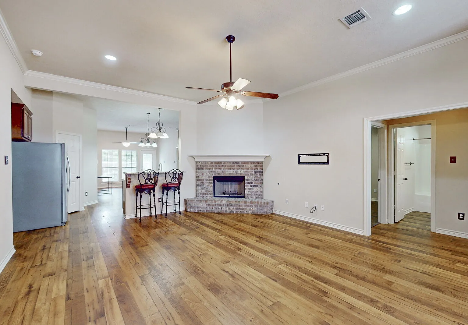 5 bed, 3.0 bath, 2241 sqft, $2,700 — Photo 3