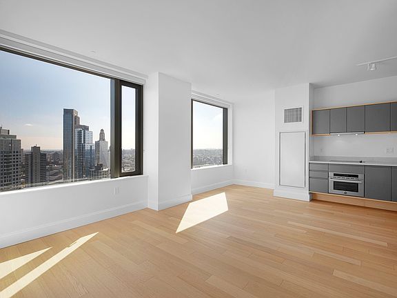3rd image of 10 City Pt APT 33H