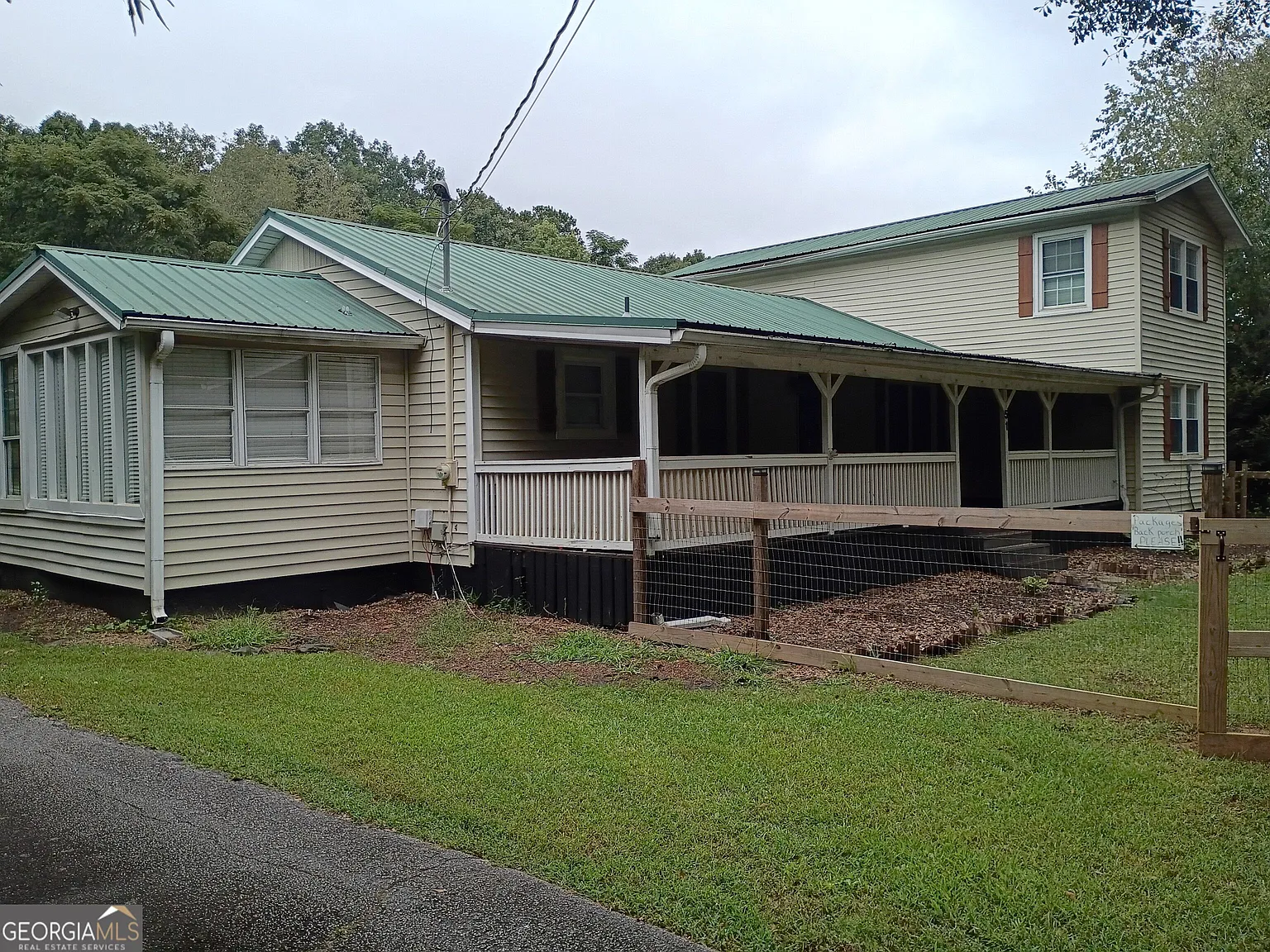 4 bed, 2.0 bath, 2192 sqft, $2,250 — Photo 1