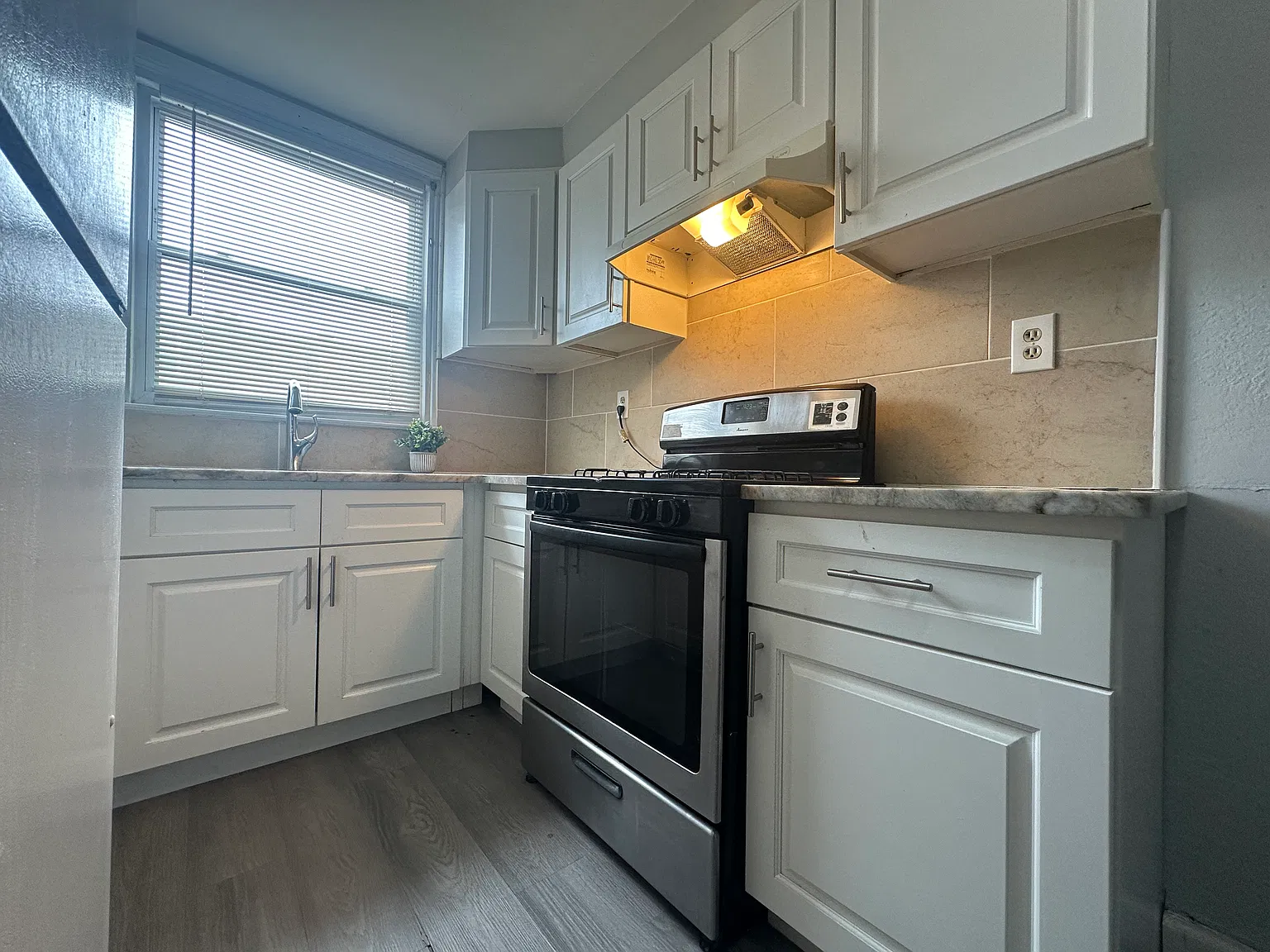 1 bed, 600 sqft, $895 — Photo 2