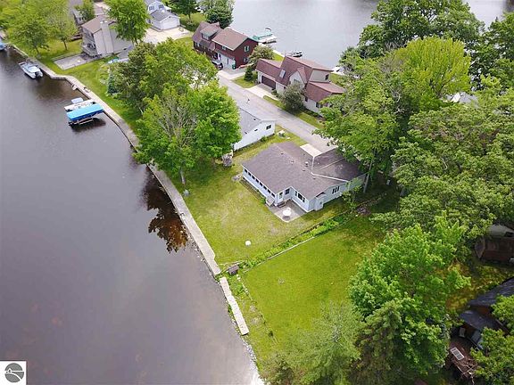 3rd image of 150 Frankie Ln