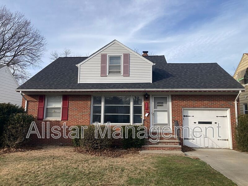 1st image of 320 Halle Dr