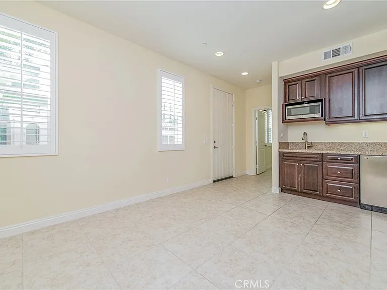 219 Wicker — Photo 10