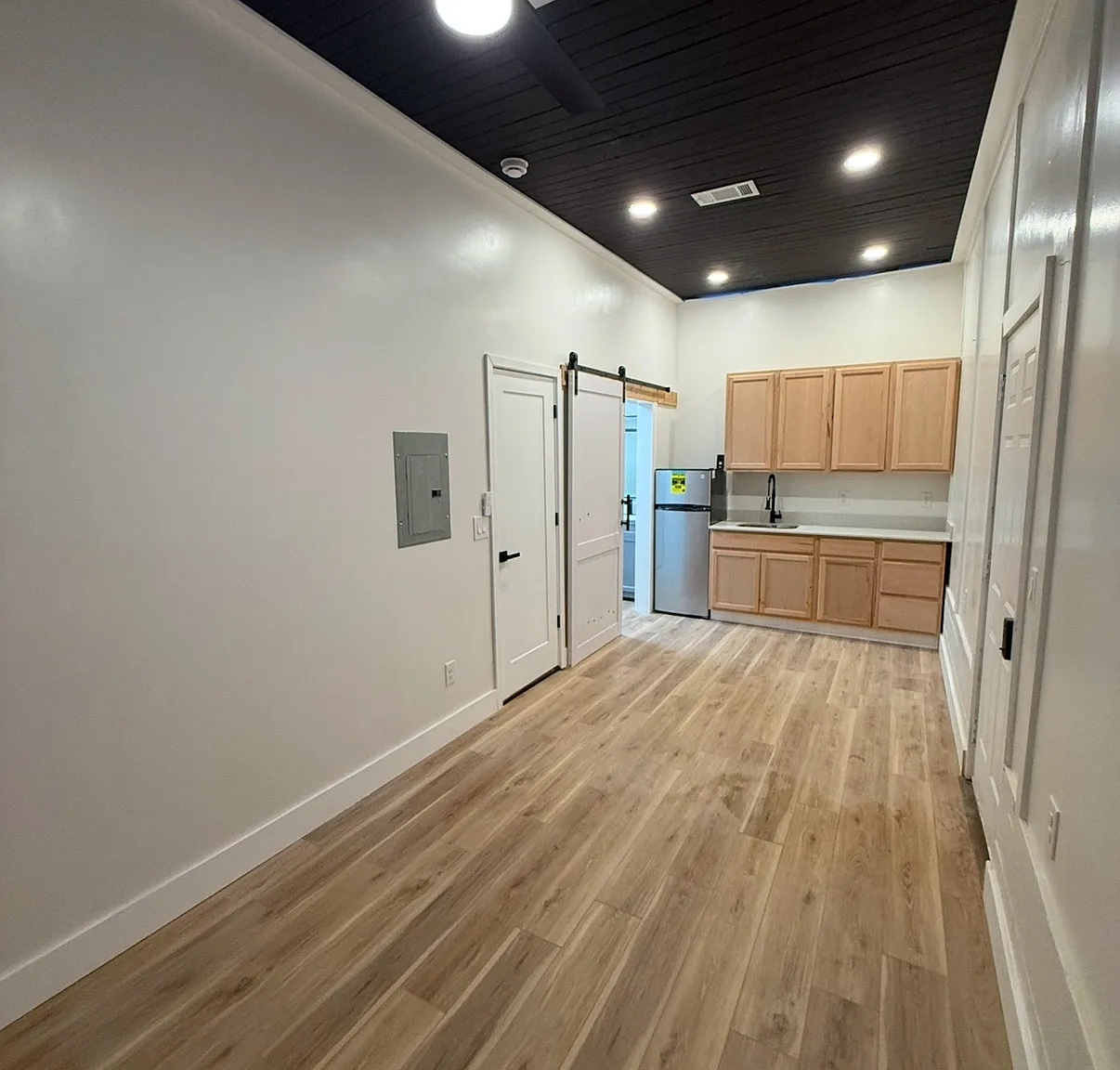 Studio, 600 sqft, $1,250 — Photo 1